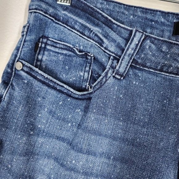 JUDY BLUE SPLATTER RELAXED FIT 5 POCKET JEANS - Picture 4 of 8